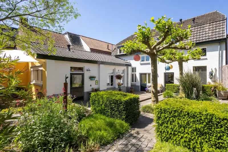 Boerderijwoning Herten-Merum 4 slaapkamers Praktijkruimte Grote Tuin