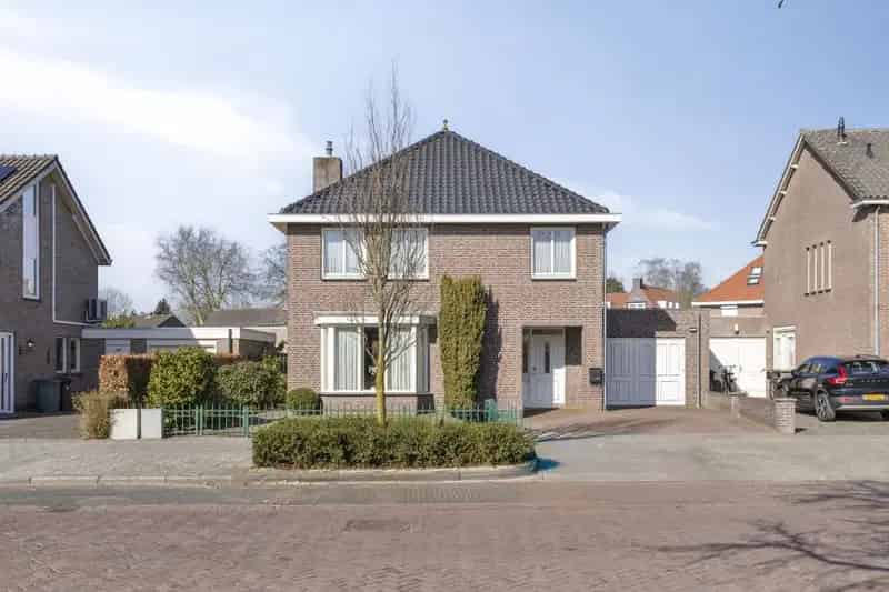 Vrijstaande woning 4 slaapkamers 2 badkamers Oud Dommelen