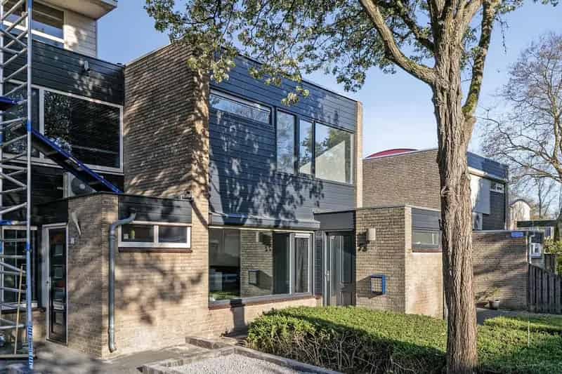 Instapklare Tussenwoning met Garage en Tuin