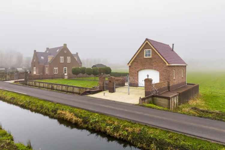 Villa Te Koop in 1A, Overleek, Monnickendam, Noord-Holland