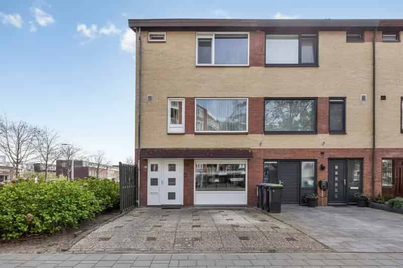Huis te koop Spijkenisse: Ruime drive-in woning 5 slaapkamers