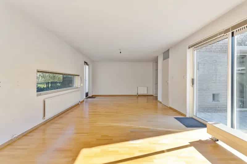 Huis te koop Roosendaal: Ruime woning met patio en garage