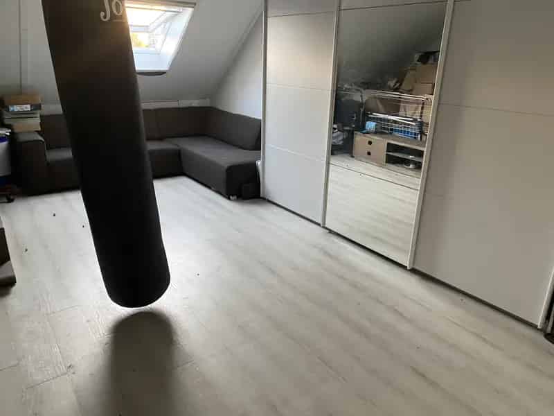 Kamer met eigen keuken op zolder