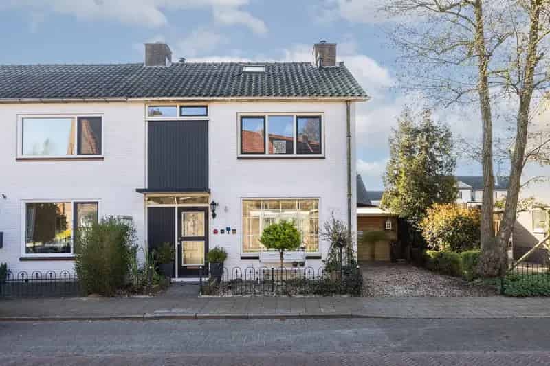 Huis te koop Zutphen Gasthuiskamp: Sfeervol 3 Slaapkamers Stadstuin Garage