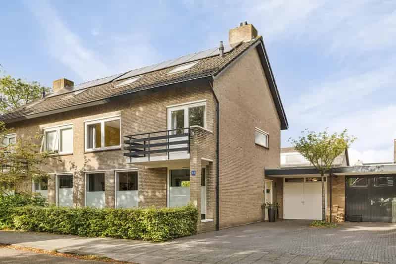 5 Slaapkamers 2 Badkamers 2 Onder 1 Kapwoning Prinsenbeek