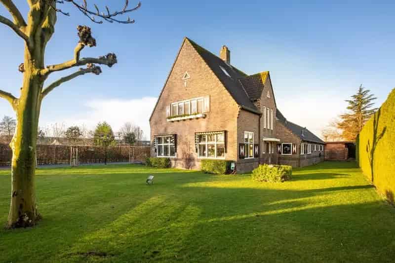 Landhuis te koop: Ruimtelijk & Landelijk gelegen