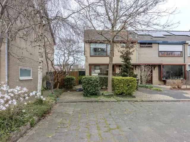 Hoekwoning Spijkenisse Garage 4 slaapkamers