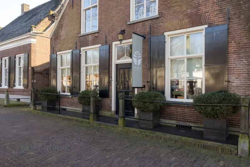 Huis te koop Oisterwijk: gerenoveerd 19e-eeuws huis met winkel/kantoor