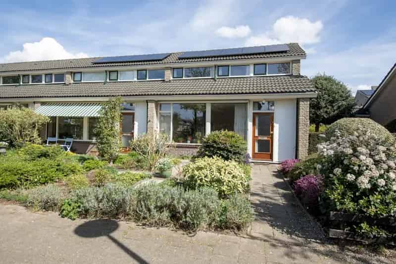Semi-hoekbungalow Bennekom: Ruim terras, 8 zonnepanelen, 55-plus