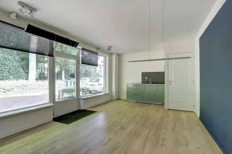 Huis te koop Gilze: Vrijstaande woning met winkelruimte