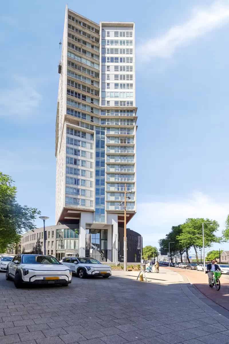Appartement te koop Rotterdam: Ruim 4 kamer appartement met geweldig uitzicht en parkeerplaats