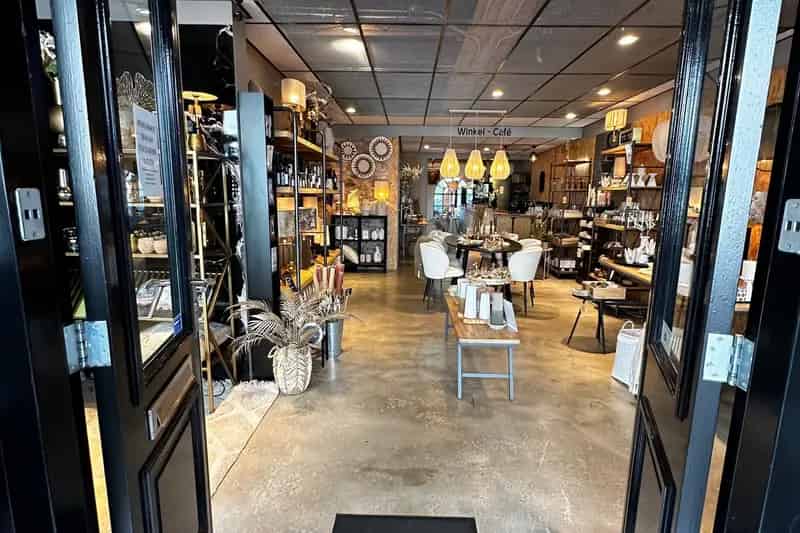 Winkel Alphen aan den Rijn | Zoek winkels te huur: Julianastraat 40 2405 CH Alphen aan den Rijn 