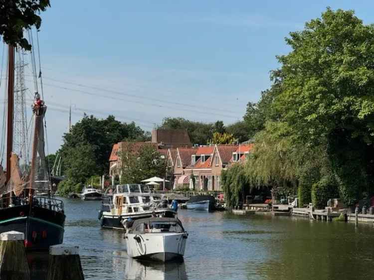 Te renoveren woonhuis aan de Vecht Muiden