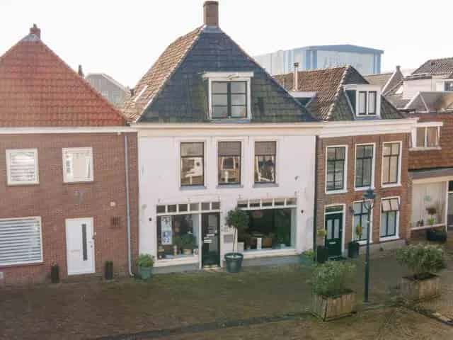 Zeer Ruime Multifunctionele Woning te Koop Makkum