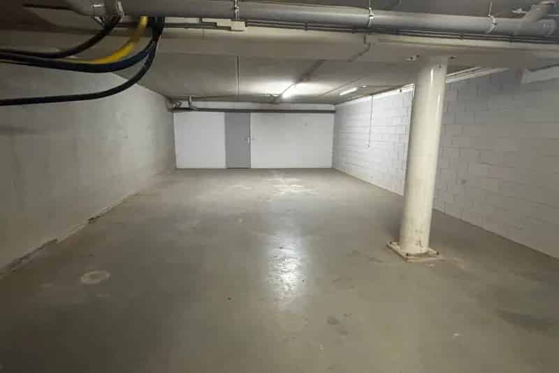 Bedrijfshal te huur Eemnes 74m2 - Opslagruimte Souterrain