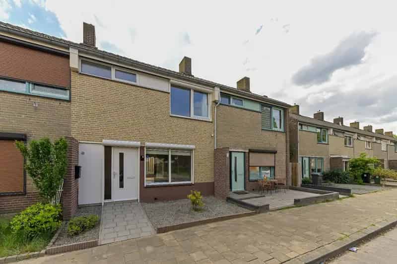 Tussenwoning Kindvriendelijke Buurt Nabij Voorzieningen