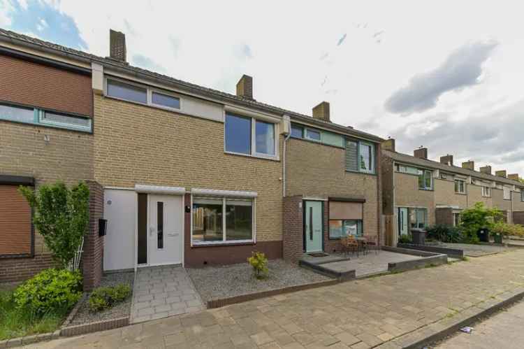 Tussenwoning Kindvriendelijke Buurt Nabij Voorzieningen