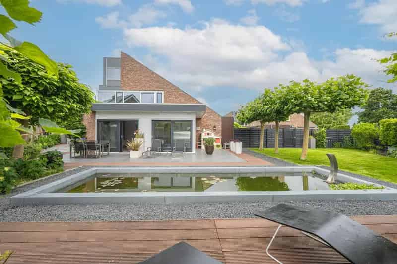 Villa te koop Tiel Passewaaij 5 slaapkamers grote tuin