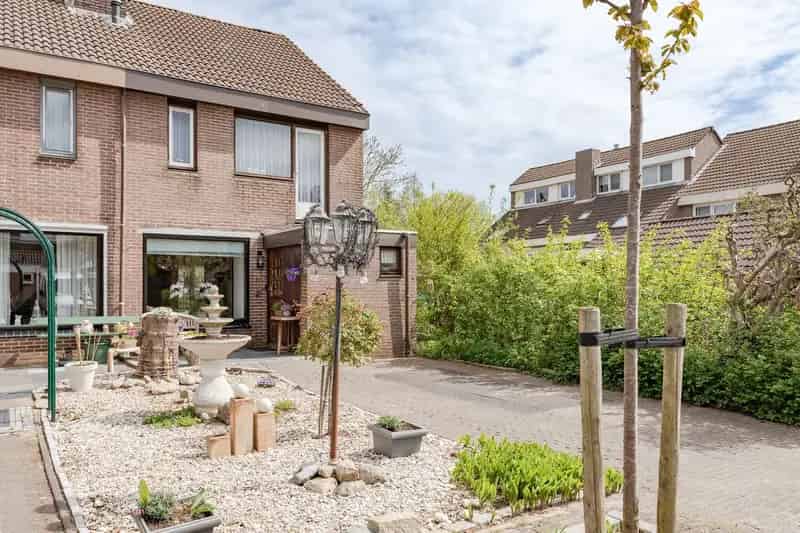 Hoekwoning 3 slaapkamers Hoorn Ruime tuin Modernisering