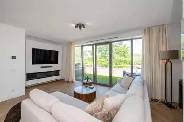 Uniek Appartement met Zwemvijver en Balkon