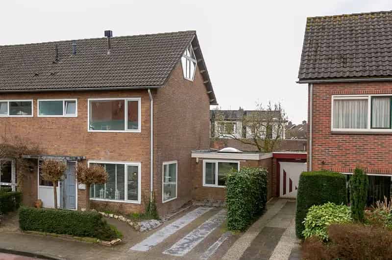 Huis te koop Rheden Oranjeweg 4 slaapkamers grote tuin