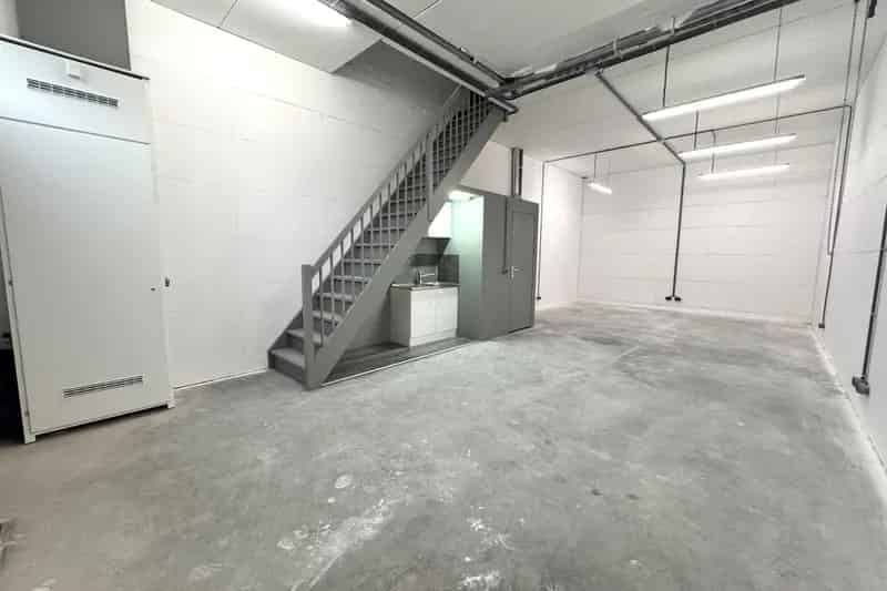 Bedrijfshal te huur Lelystad 110m² A6