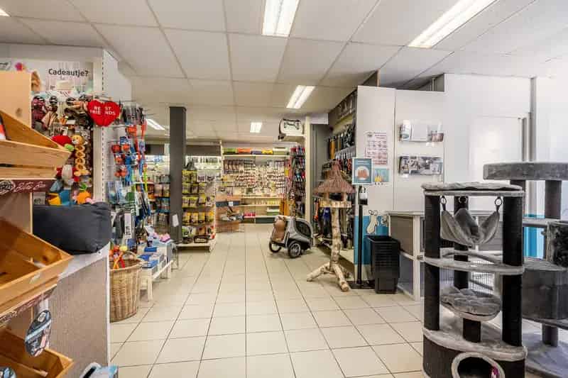 Winkelruimte en Bovenwoning te Koop in 's-Gravenzande