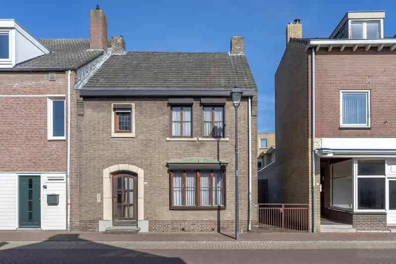 Gezinswoning Susteren 3 slaapkamers grote zolder garage tuin