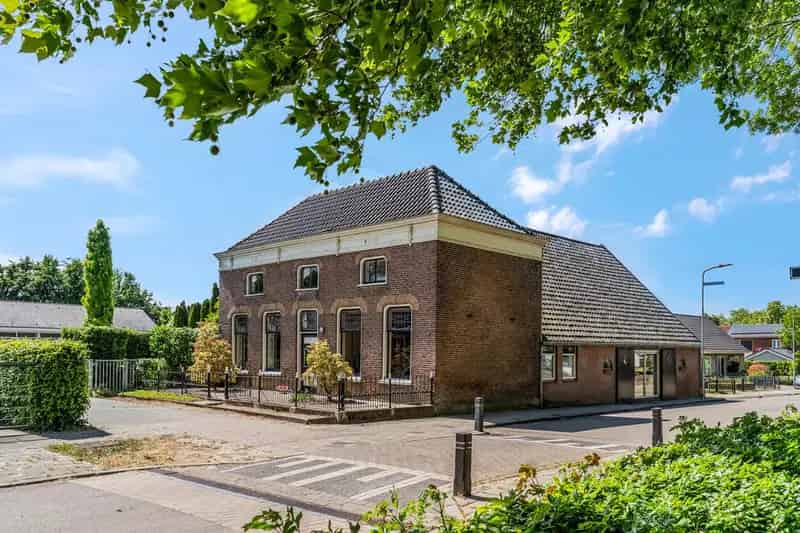 Vrijstaande woning Alphen 5 slaapkamers grote tuin