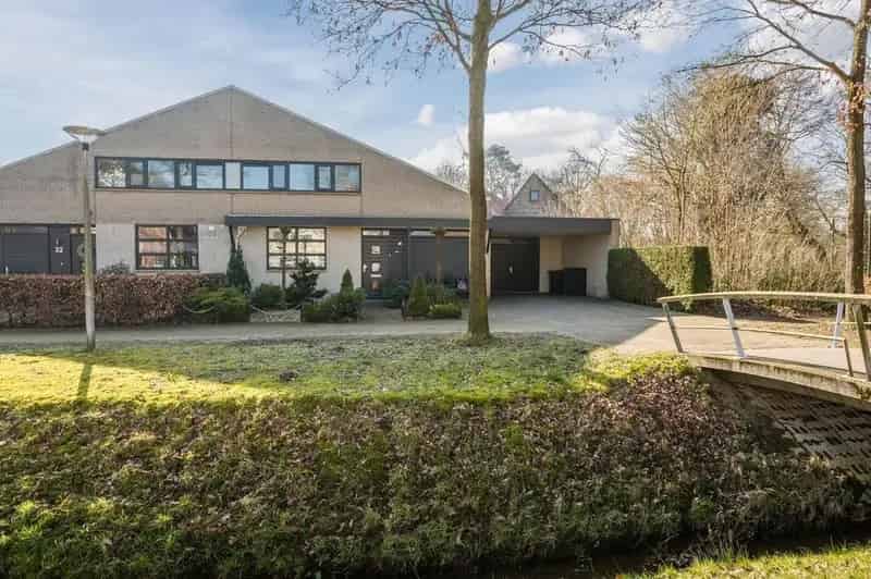 Semi-bungalow Enschede: Ruime woning met slapen en badkamer beneden