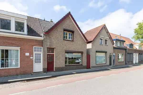 Hoekwoning Steenbergen 1911  3 slaapkamers  Garage 35m2