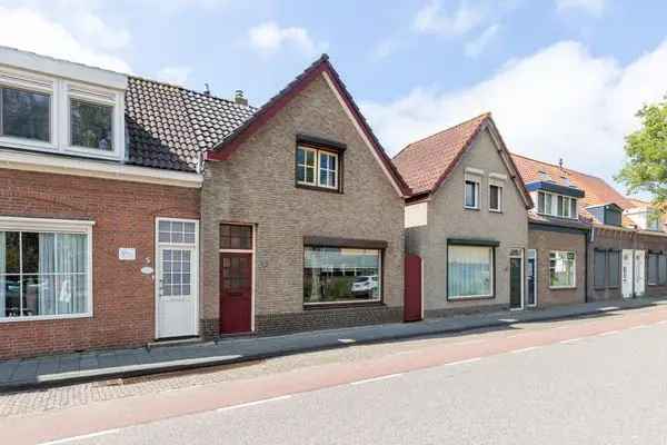 Hoekwoning Steenbergen 1911  3 slaapkamers  Garage 35m2