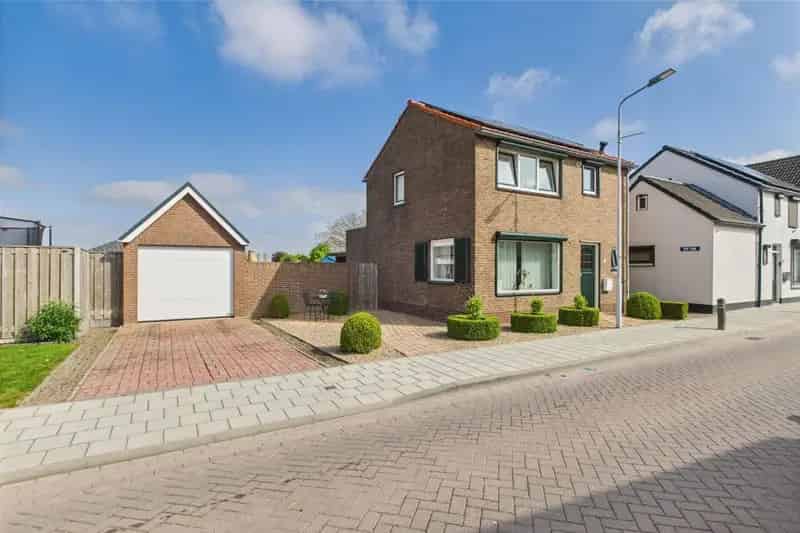 Huis Te Koop , 2b, Frederik Hendrikstraat, Lamswaarde, Zeeland