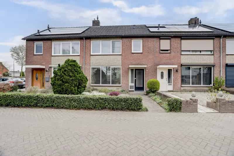 Te renoveren tussenwoning Reusel 3 slaapkamers