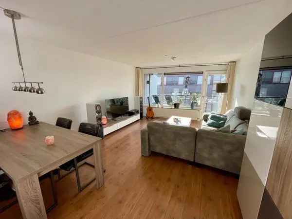 Zonnig appartement bovenste etage rustige buurt