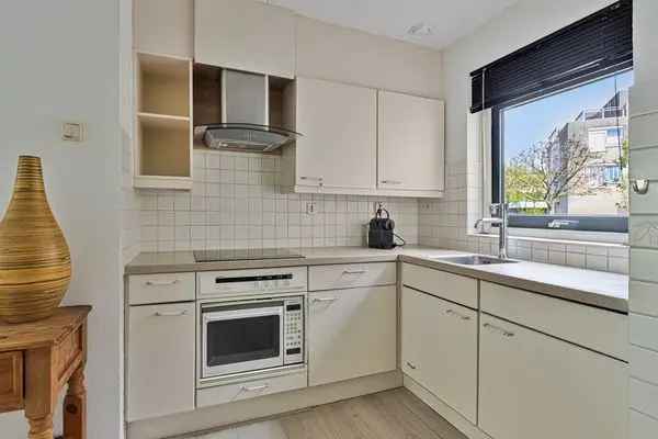 Levensloopbestendige woning Sommelsdijk: Ruime tuin, 2 badkamers, garage