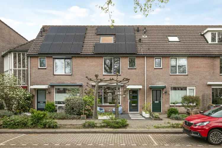 Huis te koop Bergschenhoek: 5 kamer eengezinswoning