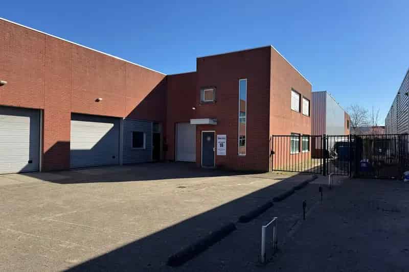 Bedrijfshal Hendrik-Ido-Ambacht te koop: Kantoor en bedrijfsruimte nabij A16