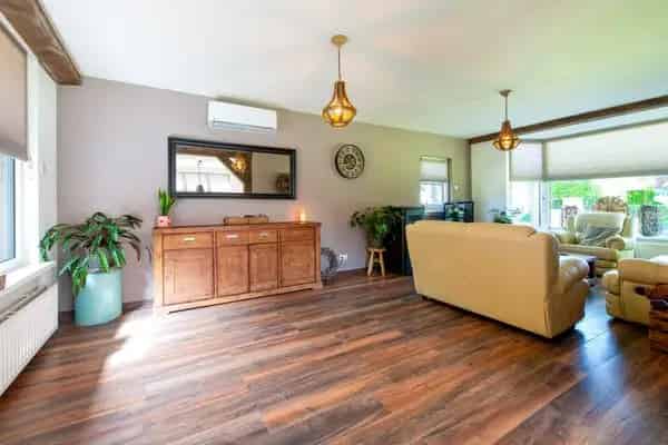 Vrijstaande woning met loods 2600m2 4 slaapkamers Hoogerheide