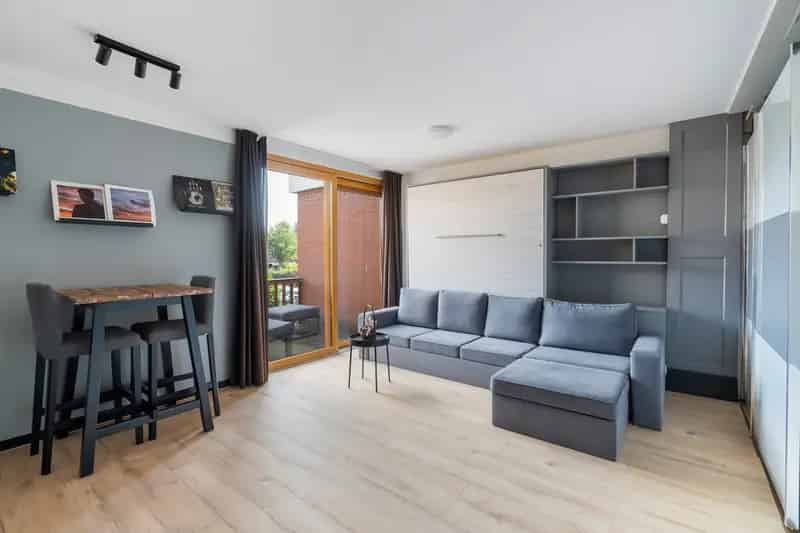 Studio Maassluis: Moderne Starterwoning met Balkon