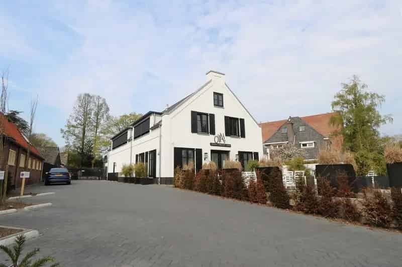 Horecapand te Huur Laren NH 631m2 220 zitplaatsen