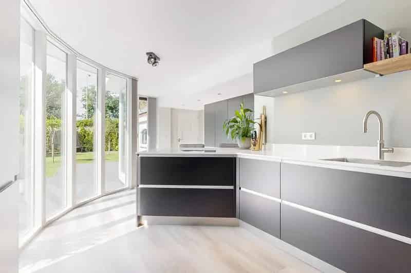 Luxe gerenoveerde tweekapper in Sassenheim