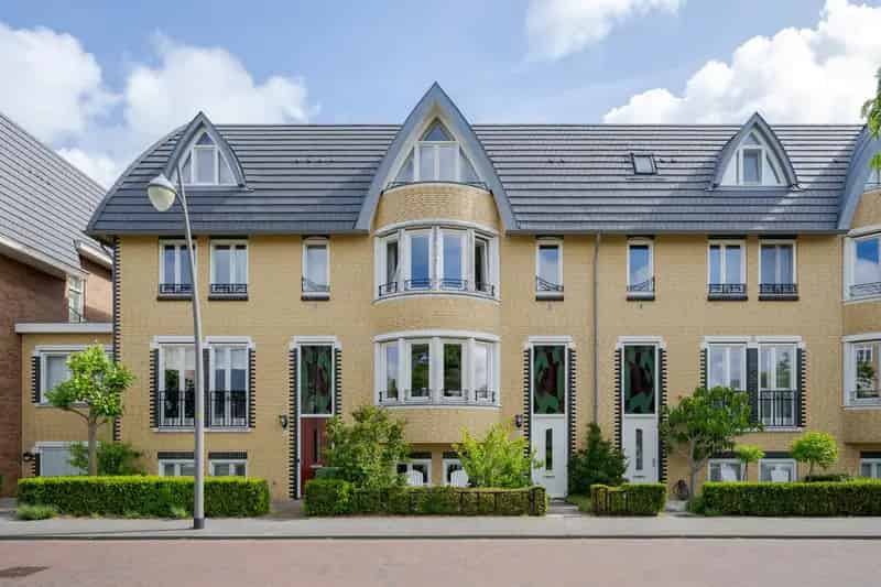 Huis Te Koop , 45, Aagje Dekenkade, Voorschoten, Zuid-Holland