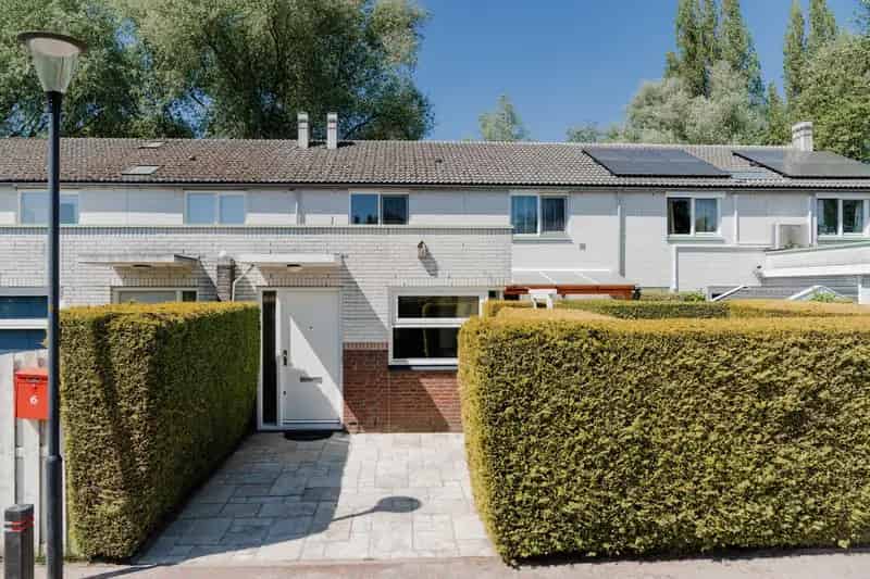 Huis te koop Amstelveen: Ruime gezinswoning met tuin