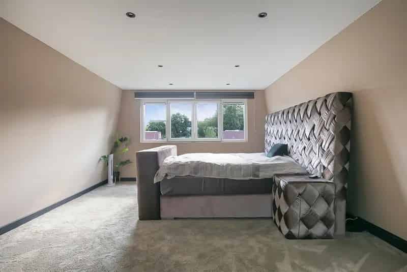 5 Slaapkamers Tussenwoning Zaandam - Moderne Keuken - Onderhoudsvriendelijk