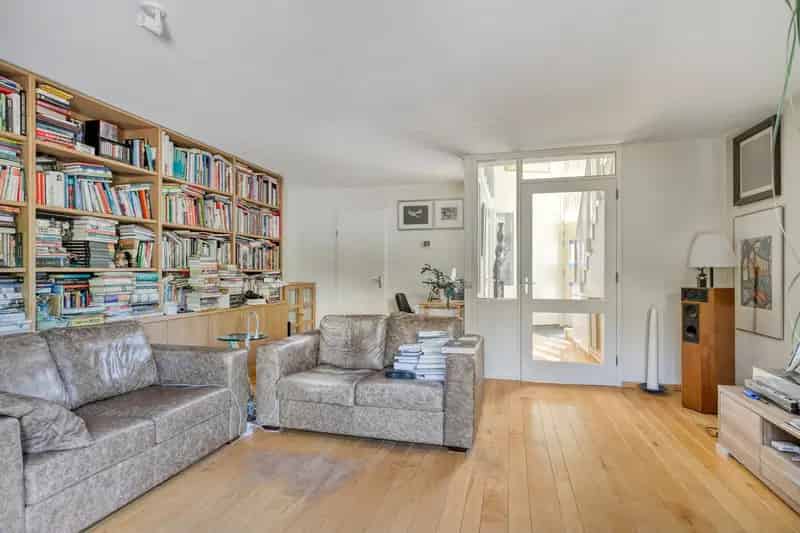 Huis te koop Almere Regenboogbuurt 4 slaapkamers 2 badkamers