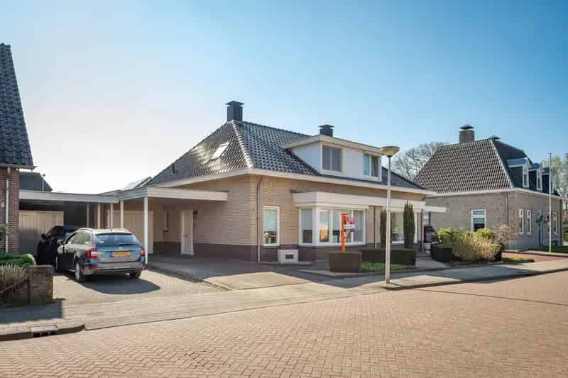 Tweekapper Enter: Luxe Tuin Jacuzzi Sauna 3 Slaapkamers Garage Zonnepanelen