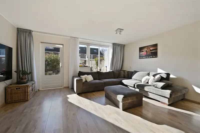 Ruime 5-kamer woning Houtwijk Nabij Strand en Duinen