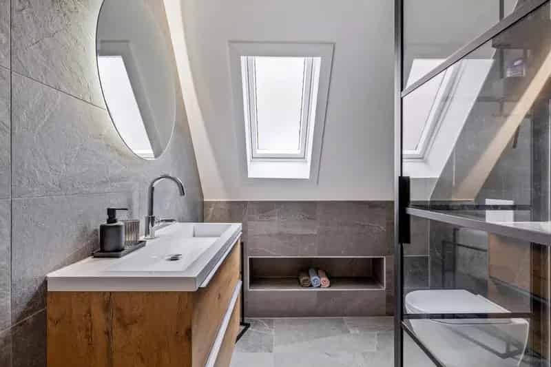 Ruime gezinswoning 180m2 4 slaapkamers moderne badkamer A+ label tuin aan water