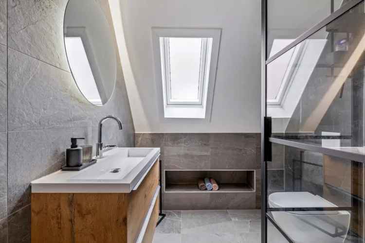 Ruime gezinswoning 180m2 4 slaapkamers moderne badkamer A+ label tuin aan water